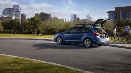 Subaru Impreza 2012 - tył - bagażnik otwarty