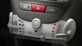 Citroen C1 Hatchback 5d Facelifting (2012) - panel sterowania wentylacją i nawiewem