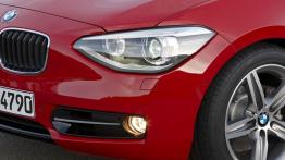 BMW 118i 2012 - lewy przedni reflektor - wyłączony