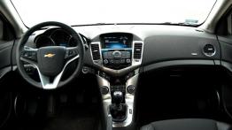 Chevrolet Cruze Sedan 1.8 141KM - galeria redakcyjna 2 - pełny panel przedni