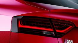 Audi S5 Sportback 2012 - lewy tylny reflektor - włączony