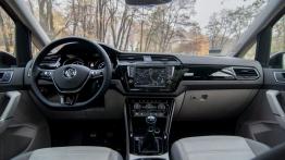 Volkswagen Touran 2.0 TDI 150 KM (wnętrze) - galeria redakcyjna - pełny panel przedni