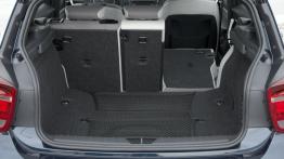 BMW 120d 2012 - tylna kanapa złożona, widok z bagażnika