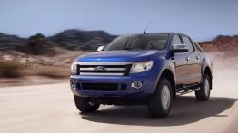 Ford Ranger 2011 - przód - reflektory włączone