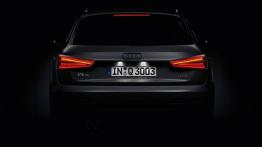 Audi Q3 - tył - reflektory włączone
