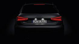 Audi Q3 - tył - reflektory włączone