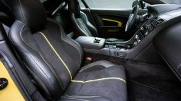Aston Martin V12 Vantage S (2013) - widok ogólny wnętrza z przodu