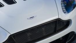 Aston Martin V12 Vantage S (2013) - grill
