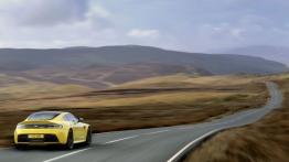Aston Martin V12 Vantage S (2013) - widok z tyłu