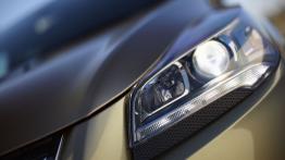 Ford Escape 2013 - lewy przedni reflektor - włączony