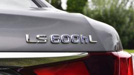 Lexus LS 600hL (2013) - emblemat
