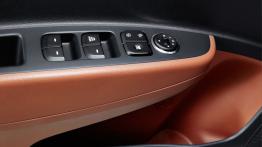 Hyundai i10 II (2014) - drzwi kierowcy od wewnątrz