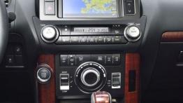 Toyota Land Cruiser 150 Facelifting (2014) - konsola środkowa