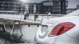 Mercedes S 500 Plug-In Hybrid (2014) - prawy tylny reflektor - wyłączony