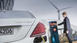 Mercedes S 500 Plug-In Hybrid (2014) - gniazdo ładowania w pasie tylnym
