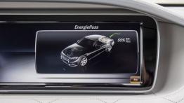 Mercedes S 500 Plug-In Hybrid (2014) - ekran systemu multimedialnego