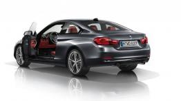 BMW serii 4 Coupe (2014) - tył - reflektory wyłączone