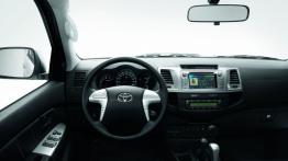 Toyota Hilux Invincible (2014) - kokpit