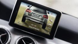 Mercedes GLA 250 4MATIC (2014) - ekran systemu multimedialnego