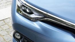 Toyota Auris II Hatchback Facelifting Hybrid (2015) - prawy przedni reflektor - wyłączony