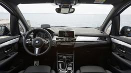 BMW 220i Gran Tourer (2015) - pełny panel przedni
