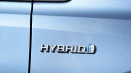 Toyota Auris II Hatchback Facelifting Hybrid (2015) - emblemat boczny