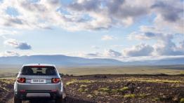 Land Rover Discovery Sport (2015) - widok z tyłu