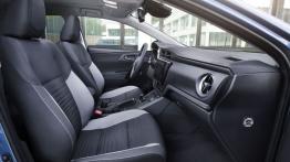 Toyota Auris II Hatchback Facelifting Hybrid (2015) - widok ogólny wnętrza z przodu