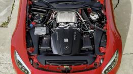 Mercedes AMG GT S (2015) - silnik - widok z góry