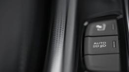 Peugeot 508 Sedan Facelifting (2015) - przyciski na tunelu środkowym