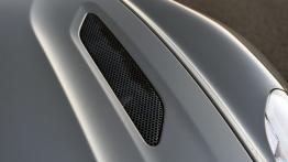 Aston Martin Vanquish Volante (2015) - wlot powietrza w masce