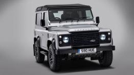 Land Rover Defender 2,000,000 (2015) - widok z przodu