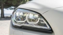 BMW 650i Gran Coupe F06 Facelifting (2015) - prawy przedni reflektor - włączony