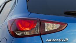Mazda 2 III SKYACTIV-G 1.5 (2015) - lewy tylny reflektor - włączony