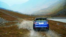 Land Rover Range Rover Sport II SVR (2015) - widok z tyłu