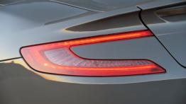 Aston Martin Vanquish Volante (2015) - lewy tylny reflektor - włączony