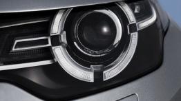 Land Rover Discovery Sport (2015) - lewy przedni reflektor - włączony