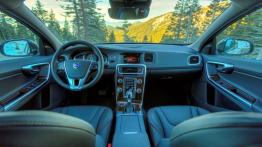 Volvo V60 Cross Country (2015) - pełny panel przedni