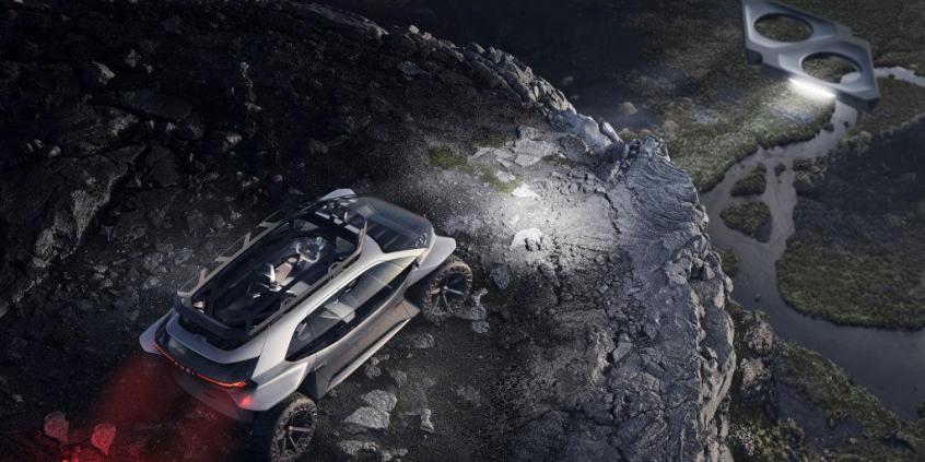Terenowe Audi z hamakiem i dronami zamiast reflektorów