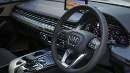 Audi Q7 e-tron (2016) - kokpit