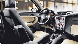 Alfa Romeo 147 2007 - widok ogólny wnętrza z przodu