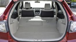Mazda CX-7 - tylna kanapa złożona, widok z bagażnika