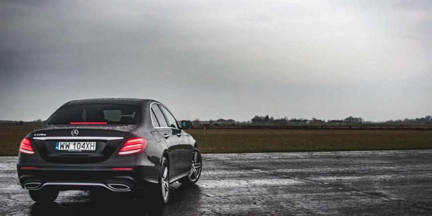 Mercedes na torze w Bednarach - prezentacja dynamiczna