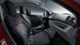 Suzuki Alto 2009 - widok ogólny wnętrza z przodu
