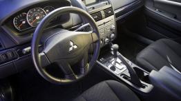 Mitsubishi Galant 2009 - pełny panel przedni