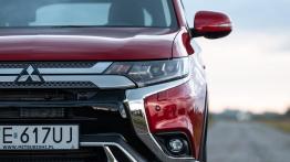 Mitsubishi Outlander 2019 - prawy przedni reflektor - wy??czony