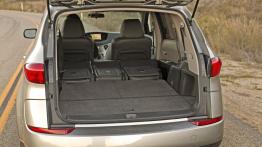 Subaru B9 Tribeca - tylna kanapa złożona, widok z bagażnika