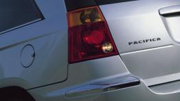 Chrysler Pacifica - lewy tylny reflektor - wyłączony
