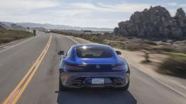 Mercedes-AMG GT S na kalifornijskich drogach - widok z tyłu