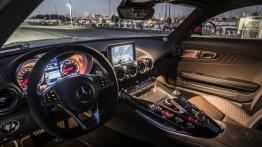 Mercedes-AMG GT S na kalifornijskich drogach - pełny panel przedni